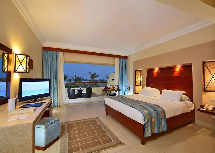 Coral Sea & Aqua Park Resort
