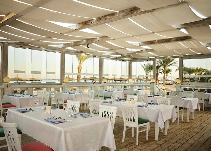 Coral Sea & Aqua Park Üdülőközpont Sarm es-Sejk