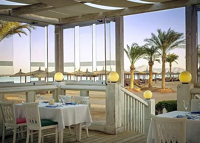 Coral Sea & Aqua Park Resort